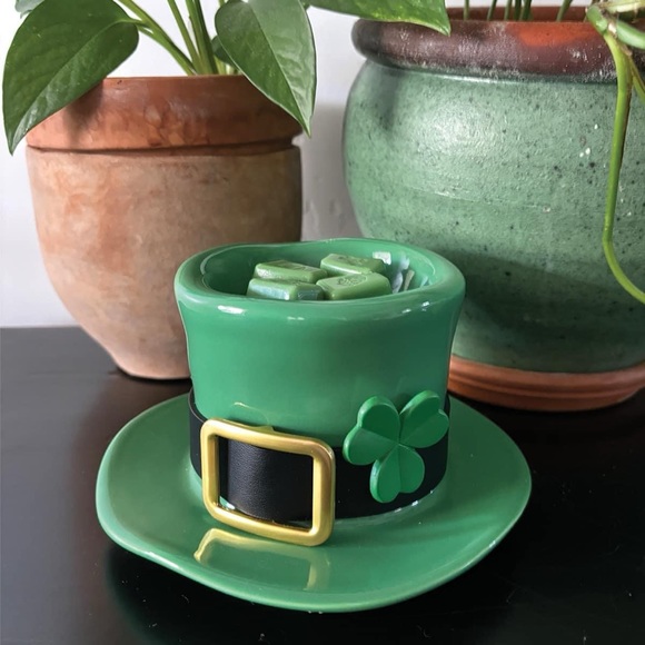 Lucky Leprechaun Warmer- Brand New - Picture 2 of 2